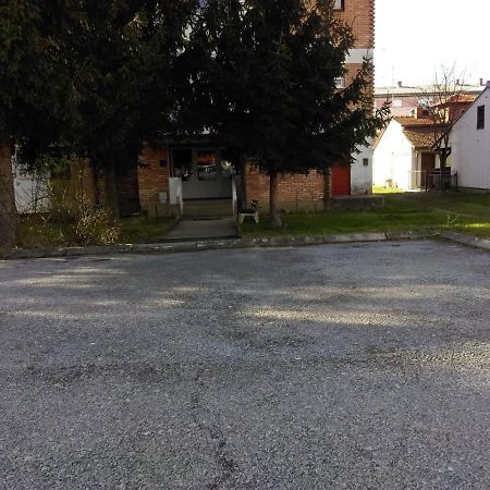 Studio Apartman Zdral Daruvar Luaran gambar