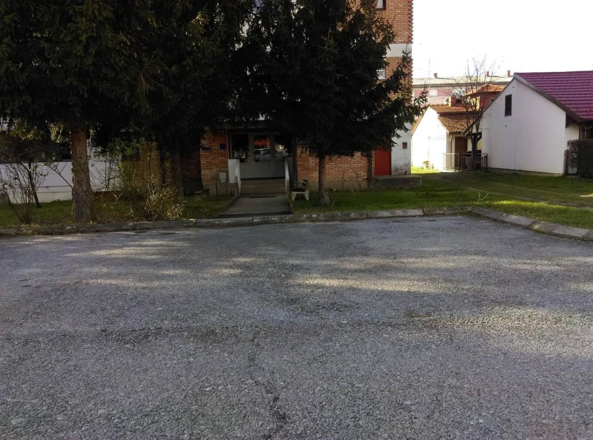 Studio Apartman Zdral Daruvar Luaran gambar